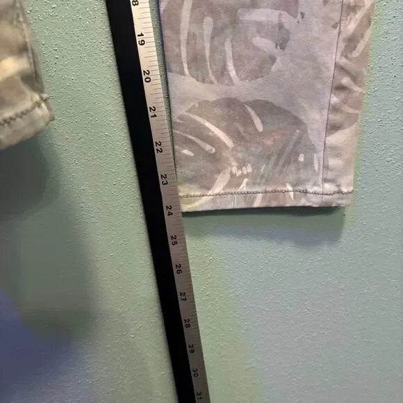 CAbi Palm Leaf Printed Ankle Cropped Jeans Women’s Size 6 Tropical Denim Pants - Picture 9 of 10